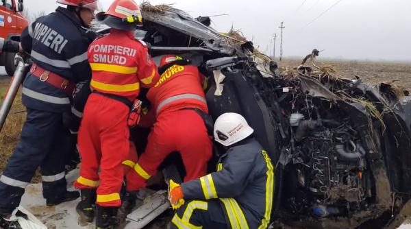 Microbuz cu muncitori români, răsturnat. 10 persoane, transportate la spital