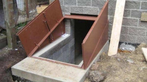 Doi soţi români au intrat în pivniţă şi nu au mai ieşit