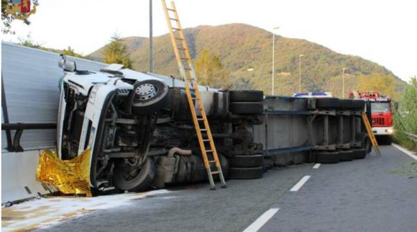 Italia. Aurelian a MURIT strivit sub cabina TIR-ului pe care-l conducea. Soția și fetița de doi ani îl așteaptă degeaba acasă