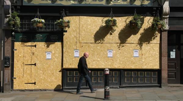 Încă o localitatea ÎNCHISĂ: Școlile intră în scenariul roşu. Restaurantele, terasele şi sălile de jocuri din Dorohoi trag obloanele