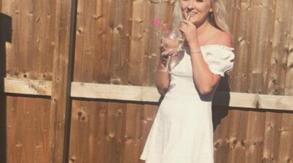 Un copil de cinci ani și-a găsit mama moartă în casă în timpul carantinei. Fratele femeii rupe tăcerea