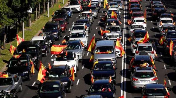 Spania: Proteste antiguvernamentale de ziua naţională. Sute de persoane au ieşit azi în stradă