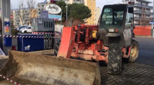 Trei români au speriat Italia: DISTRUGEAU benzinării cu buldozerul și fugeau cu banii-VIDEO