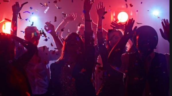 Studenți suspectați că s-ar fi infectat voit cu SARS-CoV-2. Intenţionau să vândă, ulterior, plasma