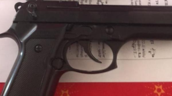 Un medic român s-a sinucis cu arma personală, pe care o deţinea legal