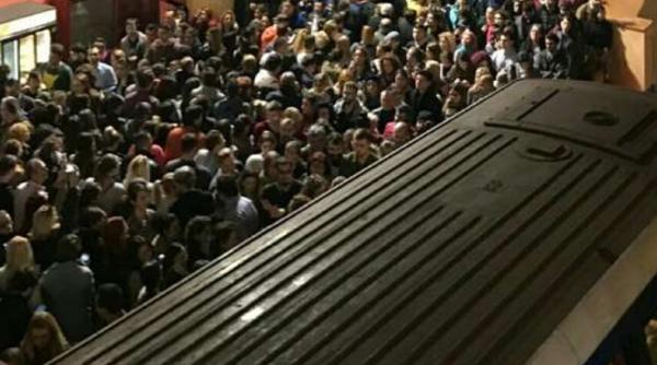 Accesul călătorilor în staţiile de metrou din Bucureşti ar putea fi restricţionat 