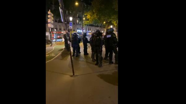 Franța a scos masiv polițiștii pe străzi, după impunerea restricțiilor de circulație noaptea. Video