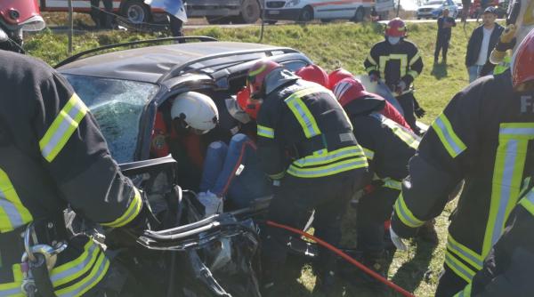 Șase români grav răniți în urma unui accident rutier produs în județul Brașov