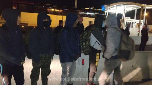 Doi români făceau afaceri din trafic ilegal de migranţi. În loc de banii promişi, s-au ales cu dosare penale