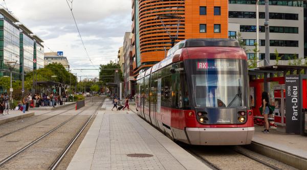 Franţa. Evacuare de URGENŢĂ într-o gară din Lyon. O femeie a ameninţat că se aruncă în aer