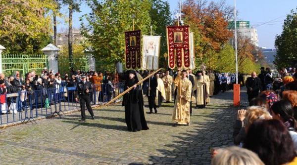 Orban, mesaj pentru pelerinii care vor sa se închine la moaştele Sf. Dumitru: "Să poarta mască şi să evite aglomeraţia"