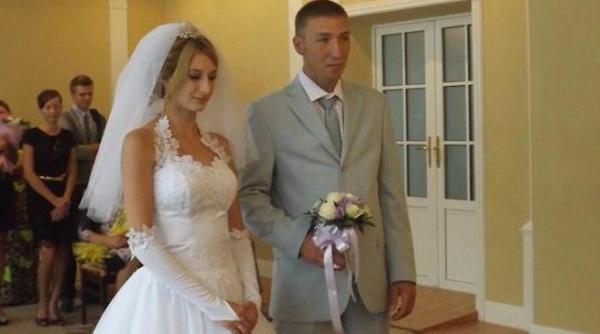 Doi copii au stat trei zilei alături de cadavrele părinților. Micuții erau convinși că mami și tati dorm 