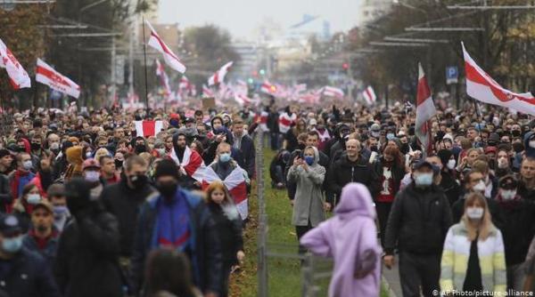 Proteste în Belarus. Grenade paralizante folosite, azi, de forțele de securitate împotriva mulţimii