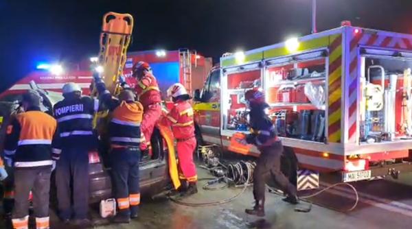 Accident cumplit. Doi români au murit și alți patru au fost răniți. Planul roşu de intervenţie, activat