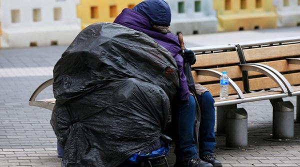 Cerşetori români, torturaţi pentru a-şi face „planul de încasări“: „A legat-o de mâini şi de picioare, îi punea un căluş în gură” 