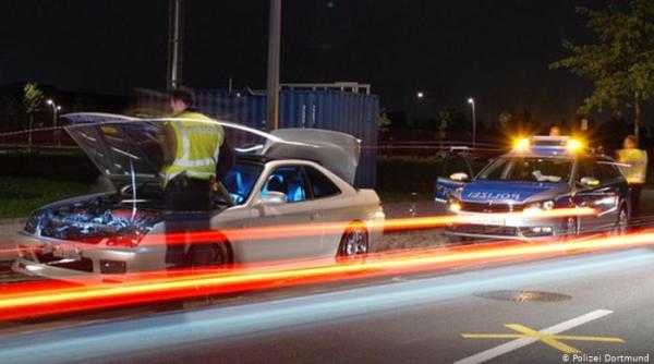 Germania. Părinți români, inconștiență crasă la peste 180 Km/h: Implicați în curse ilegale, au luat cu ei copilul de 2 ANI