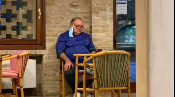 Italia. Fotografia care a înduioşat o ţară: „Acesta este tatăl meu. Este ultima lovitură pentru el”