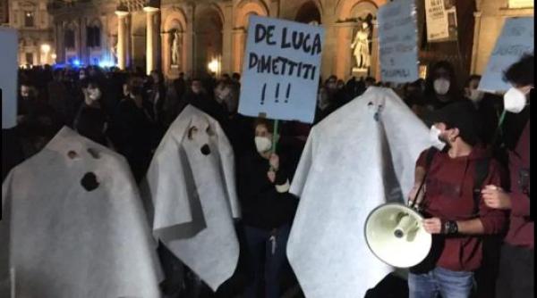 Italia. O nouă seară de proteste. Mii de oameni din Napoli, Torino şi Milano au ieşit în stradă - LIVE