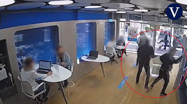 Spania. Doi români înarmați au semănat teroare în magazinele de telefonie mobilă luni în șir (VIDEO)