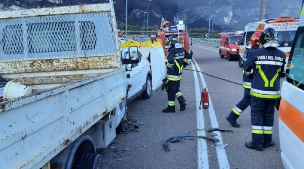 Un român de 55 ani, implicat într-un accident mortal în Italia. O asistentă socială a murit pe loc, soțul ei e în stare gravă