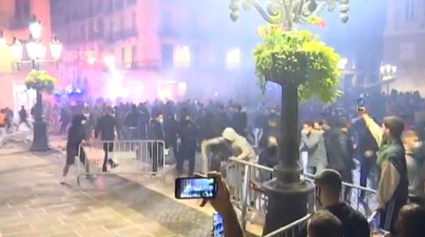 Spania. Proteste împotriva restricțiilor la Barcelona. Ciocniri violente între protestatari şi poliţişti (VIDEO)