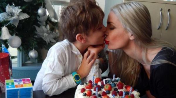 Davis, o lecție de viață în cuvinte sincere: „Cea mai fericită zi - când m-am trezit din comă și am văzut-o pe mami zâmbind“