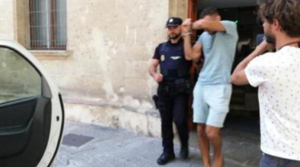 Panică în Spania: Un român a ieșit cu toporul pe stradă și a început să atace oamenii