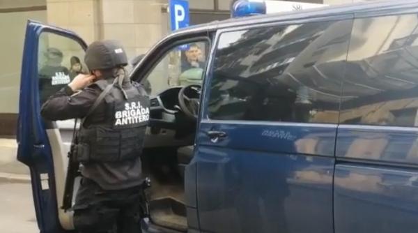 Polițiștii și pirotehniștii, în alertă, după ce un colet a fost abandonat pe o stradă din Tulcea