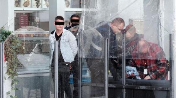 Germania: Copil român de 12 ANI înjunghiat de fratele vitreg sub ochii mamei