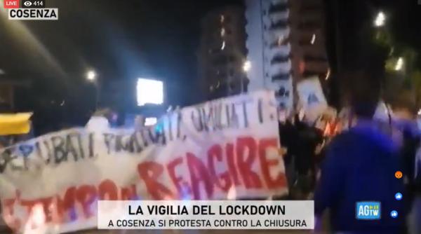PROTESTE în Italia, cu o seară înainte de lockdown. Autostradă BLOCATĂ la Cosenza - VIDEO