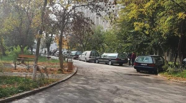 Coadă de DRICURI la un spital din Craiova. Un medic a postat fotografia: "N-am văzut niciodată așa ceva!"