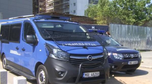 Femeie confirmată cu Covid, prinsă fără mască într-o stație de tramvai din Arad