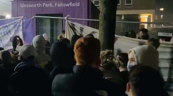 Marea Britanie. Proteste masive violente ale studenților, ținuți „prizonieri”, după noul lockdown (VIDEO)