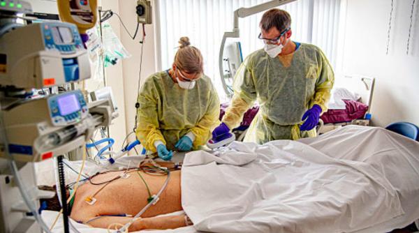 Medic italian: „Vom trăi cu virusul Sars-Cov-2 pe tot parcursul anului 2021”