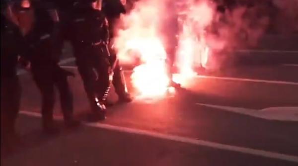 Germania. Protestul de la Leipzig s-a soldat cu violenţe între manifestanţi şi forţele de ordine: "Merkel trebuie să plece!", au scandat aceştia - VIDEO