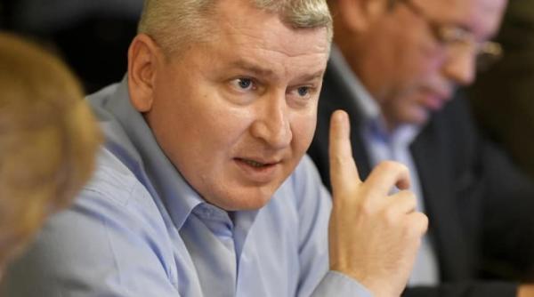 Florin Roman: „Înger, îngerașul meu, / Scapă-ne de pesedeu!”