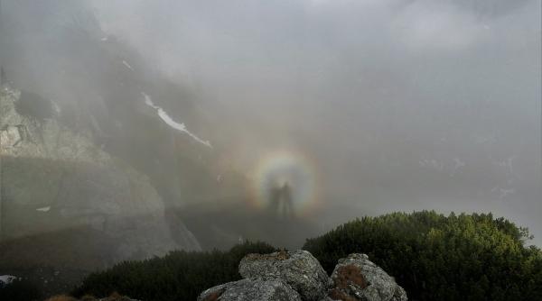 Imagini VIRALE din munții Carpații: Fenomenul care a UIMIT România. Ce spun specialiștii despre cauze