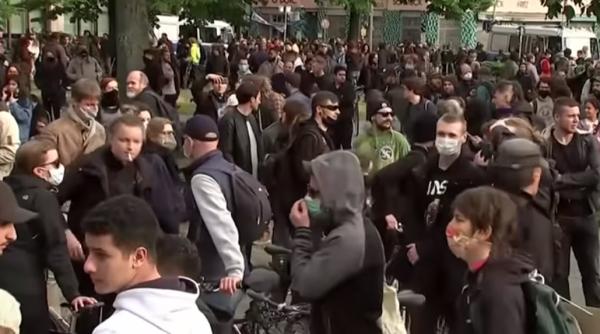 Germania. Sute de persoane au protestat la Hamburg împotriva restricţiilor legate de coronavirus