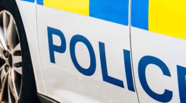 Marea Britanie. Un bărbat a intrat cu maşina într-o secţie de poliţie din Londra