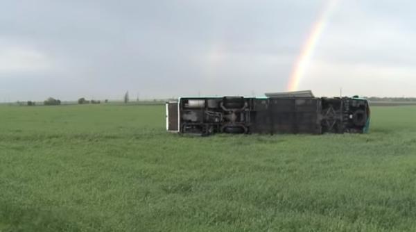 Nouă morți și cinci răniți, la o înmormântare, după ce autobuzul cu rudele decedatului s-a răsturnat