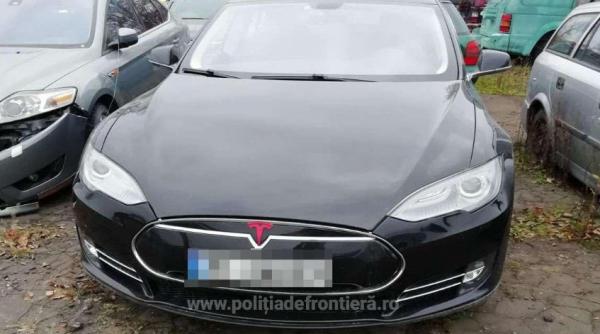 Autoturism Tesla, furat din Norvegia, descoperit în judeţul Suceava