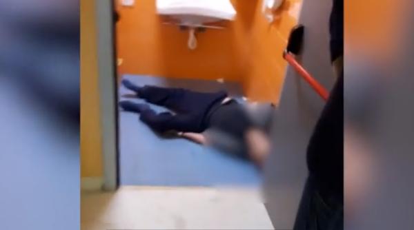 Italia. Adevărul din spatele imaginilor scandaloase cu un pacient mort la spitalul din Napoli. Scandal politic şi medical de proporţii