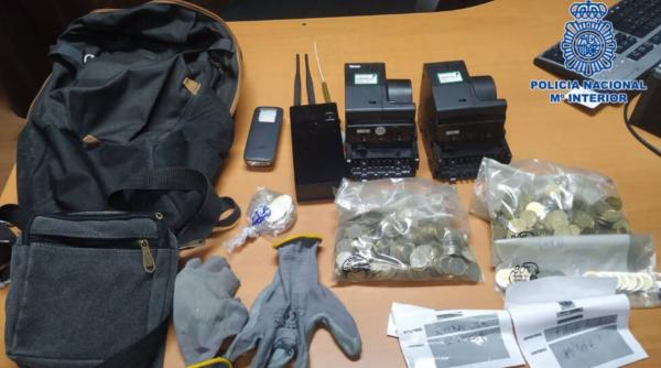 Spania. Român ARESTAT, după ce a spart localul unui hotel. Polițiștii au găsit un arsenal în rucsacul său