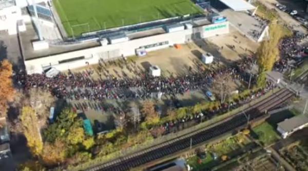 Aglomeraţie, după alerta falsă cu bombă, la secția de votare din Frankfurt. Moldoveni pot vota în continuare 