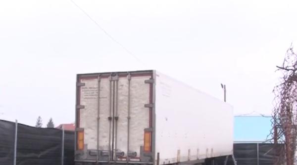 Morții de la Victor Babes sunt ținuți pe stadion, într-o remorcă 