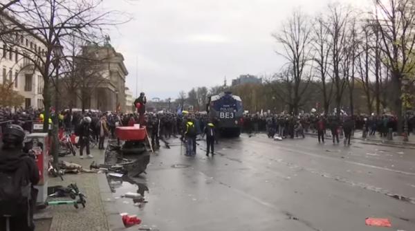 Proteste în Germania: 100 de manifestanți ARESTAȚI la Berlin. Nouă polițiști răniţi