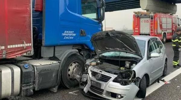 Italia. Doi români se zbat între viață și MOARTE. Mașina în care se aflau a fost lovită în plin de un TIR