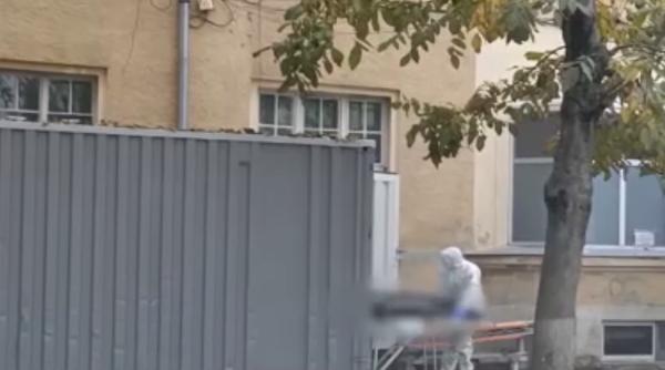 Un nou container pentru morții de Covid-19, adus la spitalul județean Sibiu