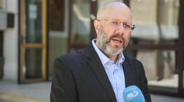 Aurelian Bădulescu, derapaj grav. Iohannis, prezentat drept Hitler: „Calcă pe morți. Scrâșneste din dinți. Rage ca o fiară”