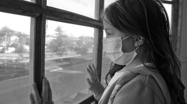 Cum se izolează românii bolnavi de Covid-19 de restul familiei. Recomandările medicilor